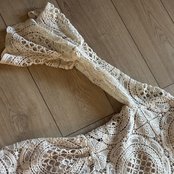 Chic Lace Long Sleeve Dress in Cream size 14 girls - Picture 2 of 7